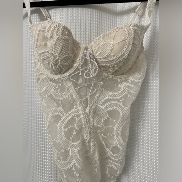 Victoria’s Secret Lace Bustier teddy - Picture 2 of 6